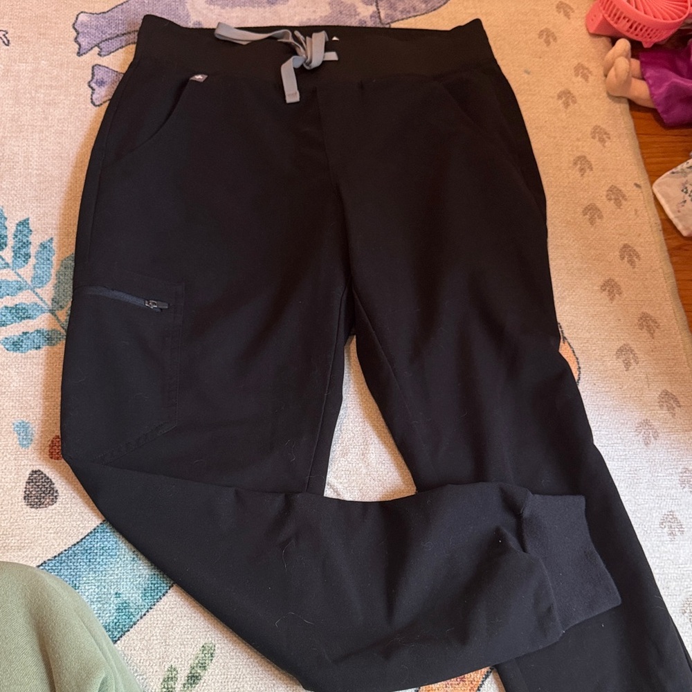 Fig scrub joggers